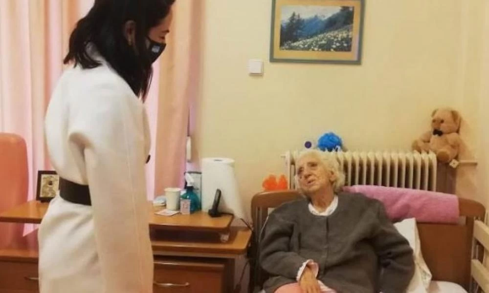 Νέα Ιωνία: Εμβολιάστηκε η κυρία Ελευθερία 117 ετών!